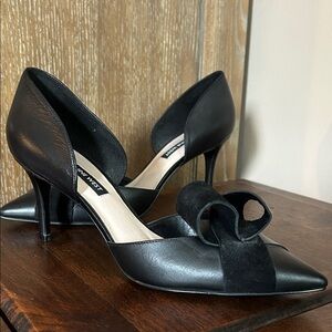 New Nine West Black Leather Heels with Suede Bow Detail Size 10